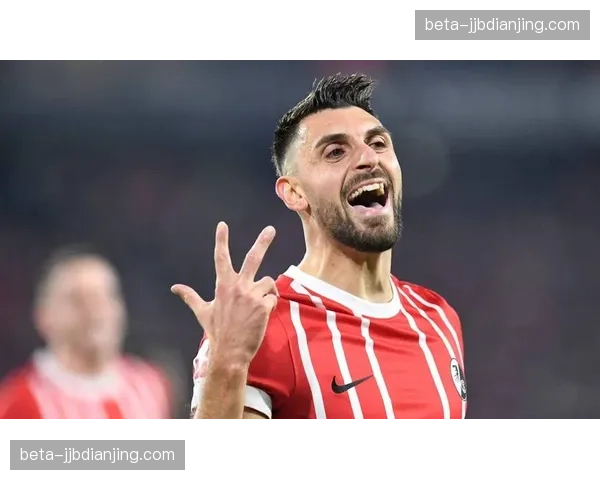 弗赖堡小快灵进攻风格,中场高效运转发起快速反击 弗赖堡小快灵进攻风格,中场高效运转发起快速反击